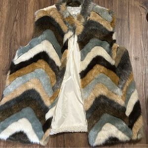 Umgee furry vest Sixe Large - never worn